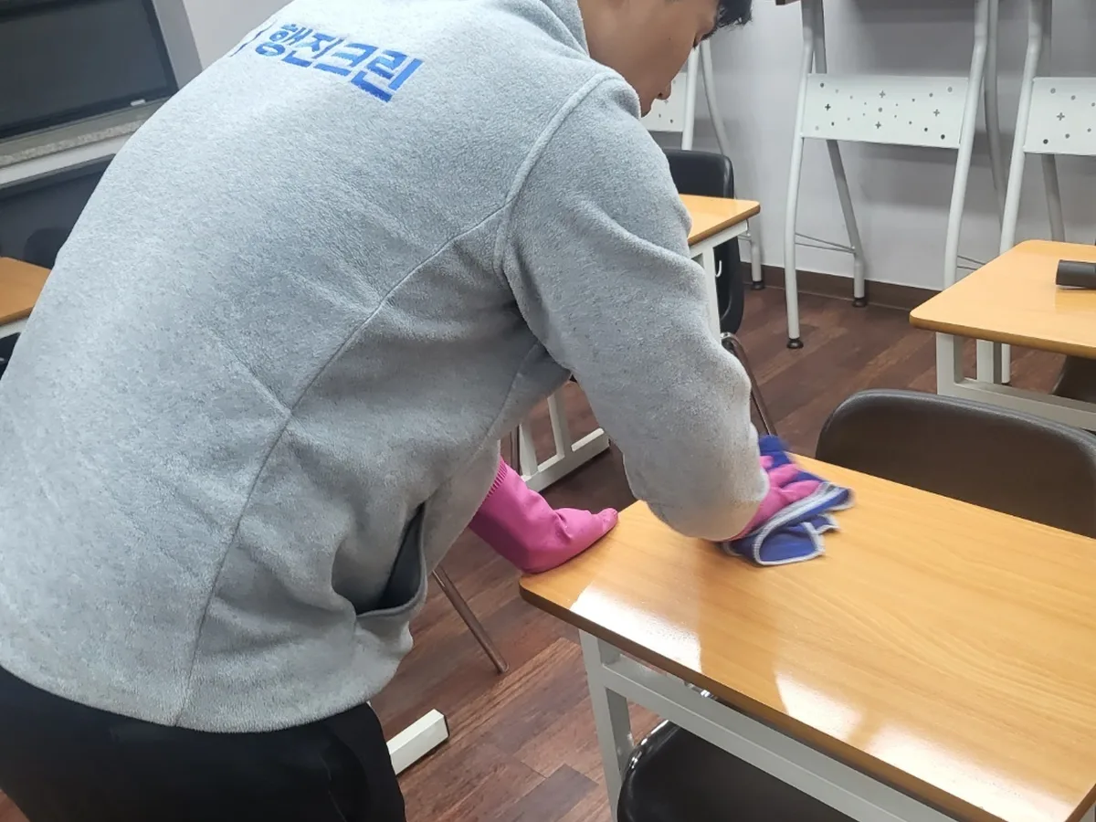 울진군 금강송면 유치원 책걸상 교실 위생청소 사례 - 행진크린
