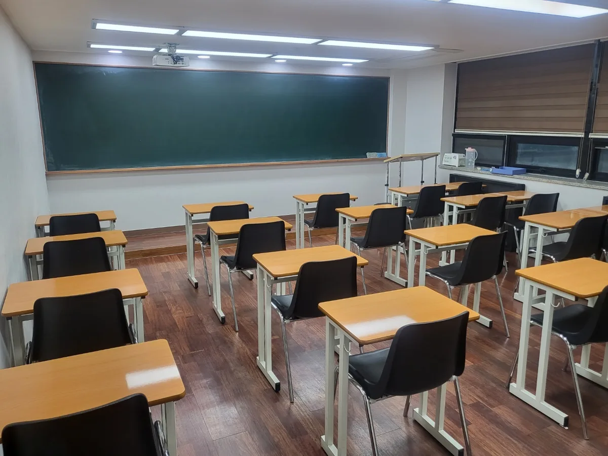 청도군 금천면 스터디룸 미팅룸 장비 주변 정밀 위생청소 사례 - 행진크린