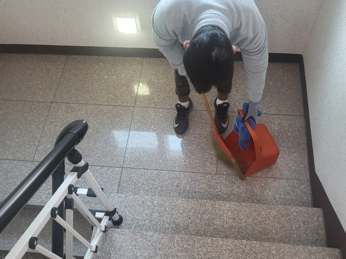 울진군 기성면 건물 공동현관 장비 주변 정밀 위생청소 사례 - 행진크린